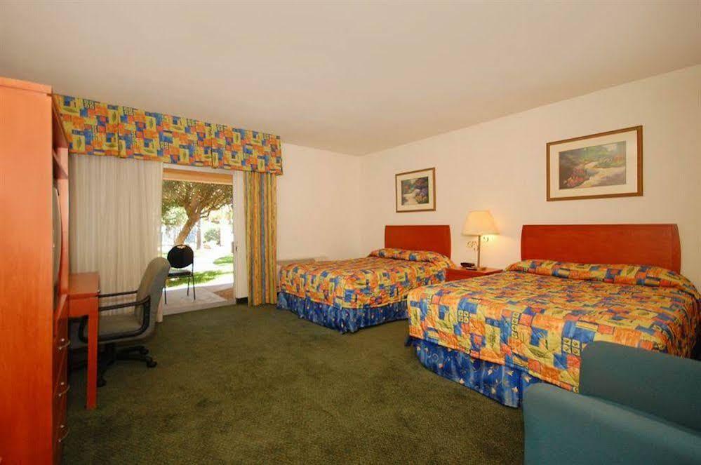 วินเดอเมียร์ โฮเต็ล แอนด์ คอนเฟอเรนซ์ เซ็นเตอร์ Hotel เมซา ภายนอก รูปภาพ